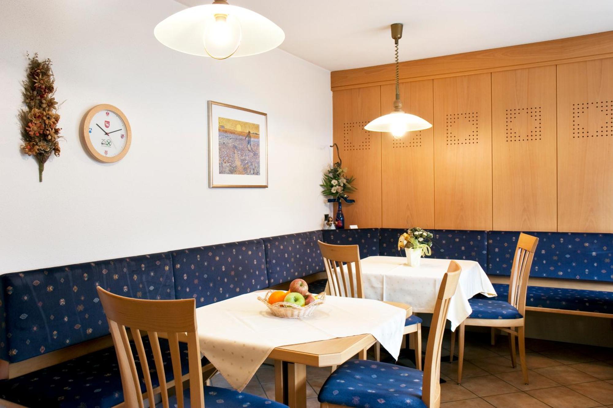 Garni Renzler Bed & Breakfast Rasun di Sopra Exterior photo