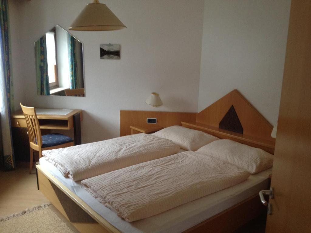 Garni Renzler Bed & Breakfast Rasun di Sopra Room photo